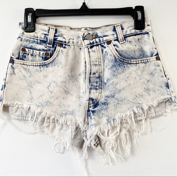 Levi’s Vintage High Waist Bleached Shorts US28